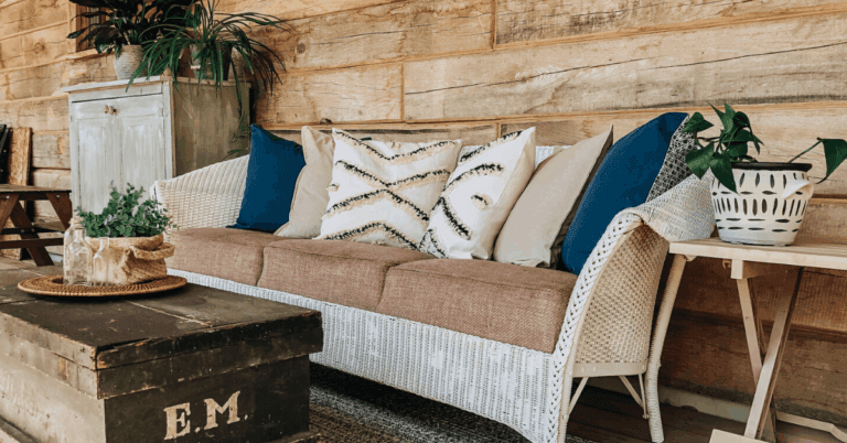 How to paint wicker furniture with a brush